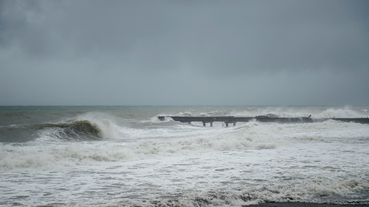 Cyclone la Martinique en vigilance rouge à l approche de la tempête Bret