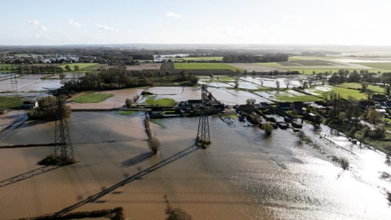 Inondations dans le Pas de Calais la décrue amorcée mais la prudence