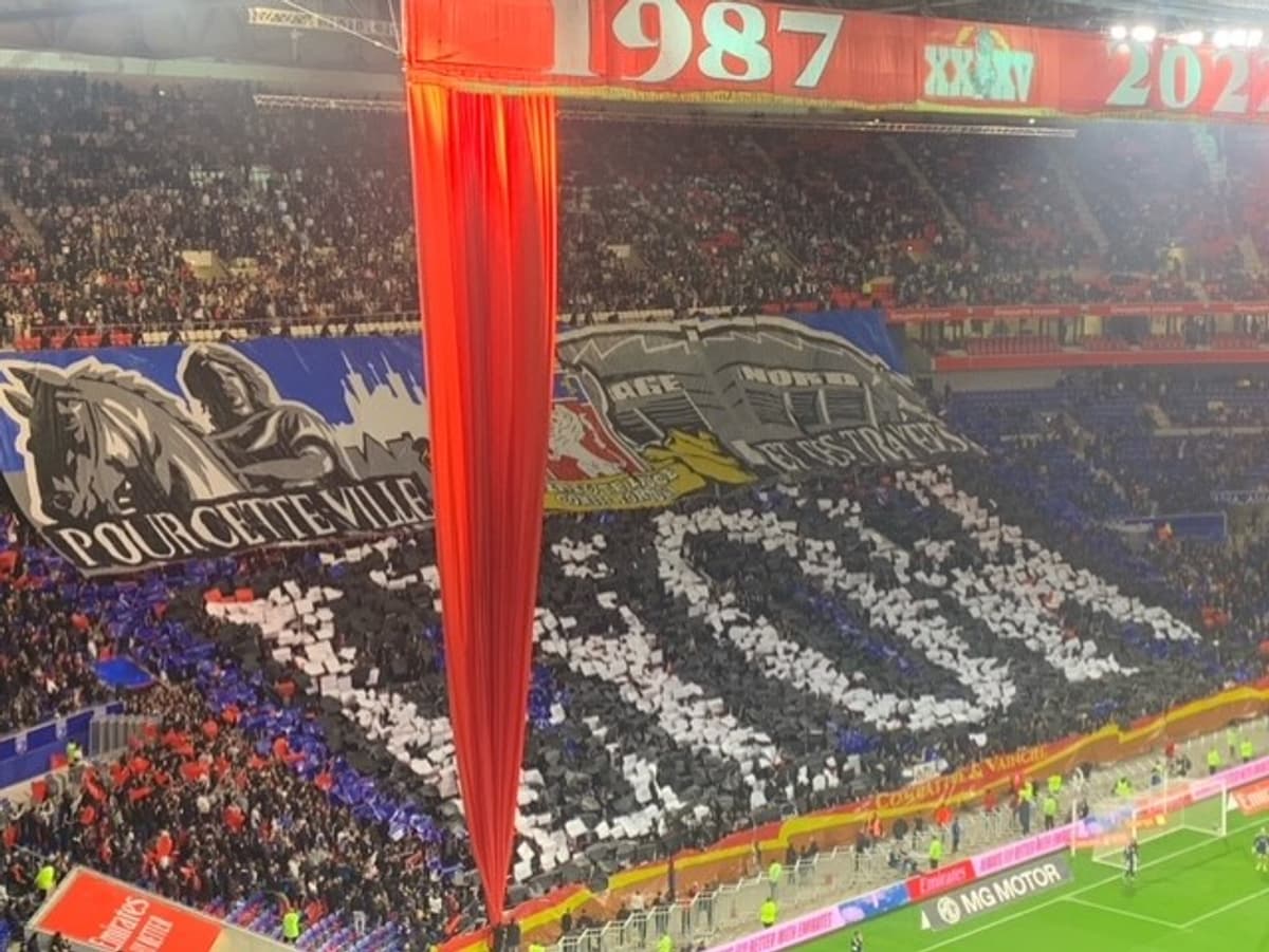 OL Nice Les Images Impressionnantes Des Tifos Des Bad Gones Pour Leurs