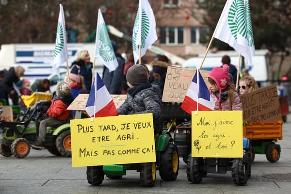 Direct Col Re Des Agriculteurs Personnes Interpell Es Rungis