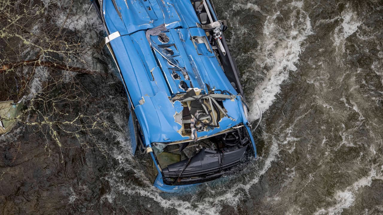 Chute D Un Car Dans Une Rivi Re En Espagne Une Septi Me Victime Retrouv E