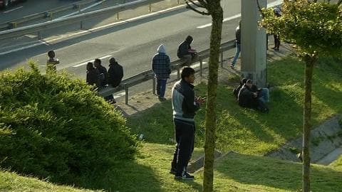 Calais Chaque Jour Des Centaines De Migrants Tentent De Monter Dans