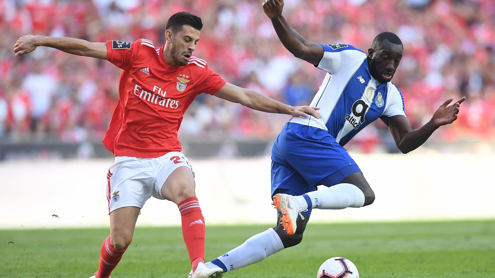 Benfica Porto Benfica prend la tête de la Liga Nos