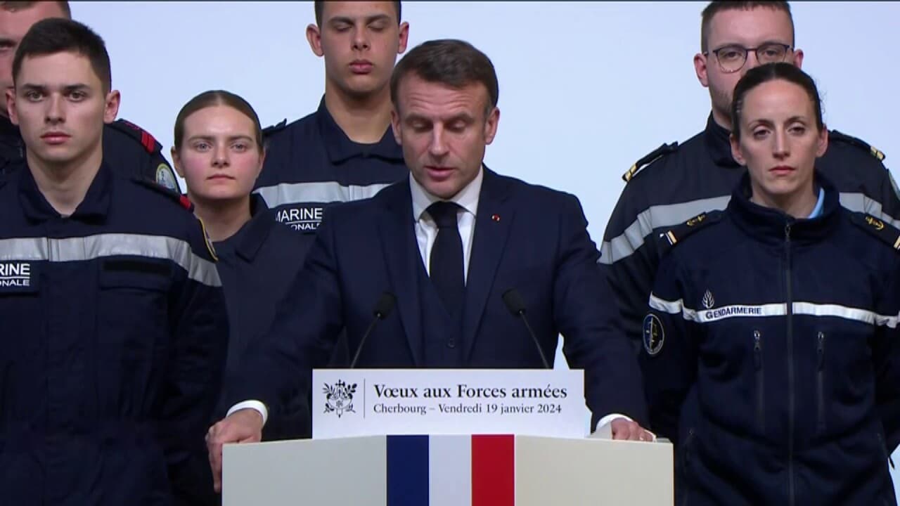 V Ux Aux Arm Es Cherbourg Emmanuel Macron Se F Licite De La