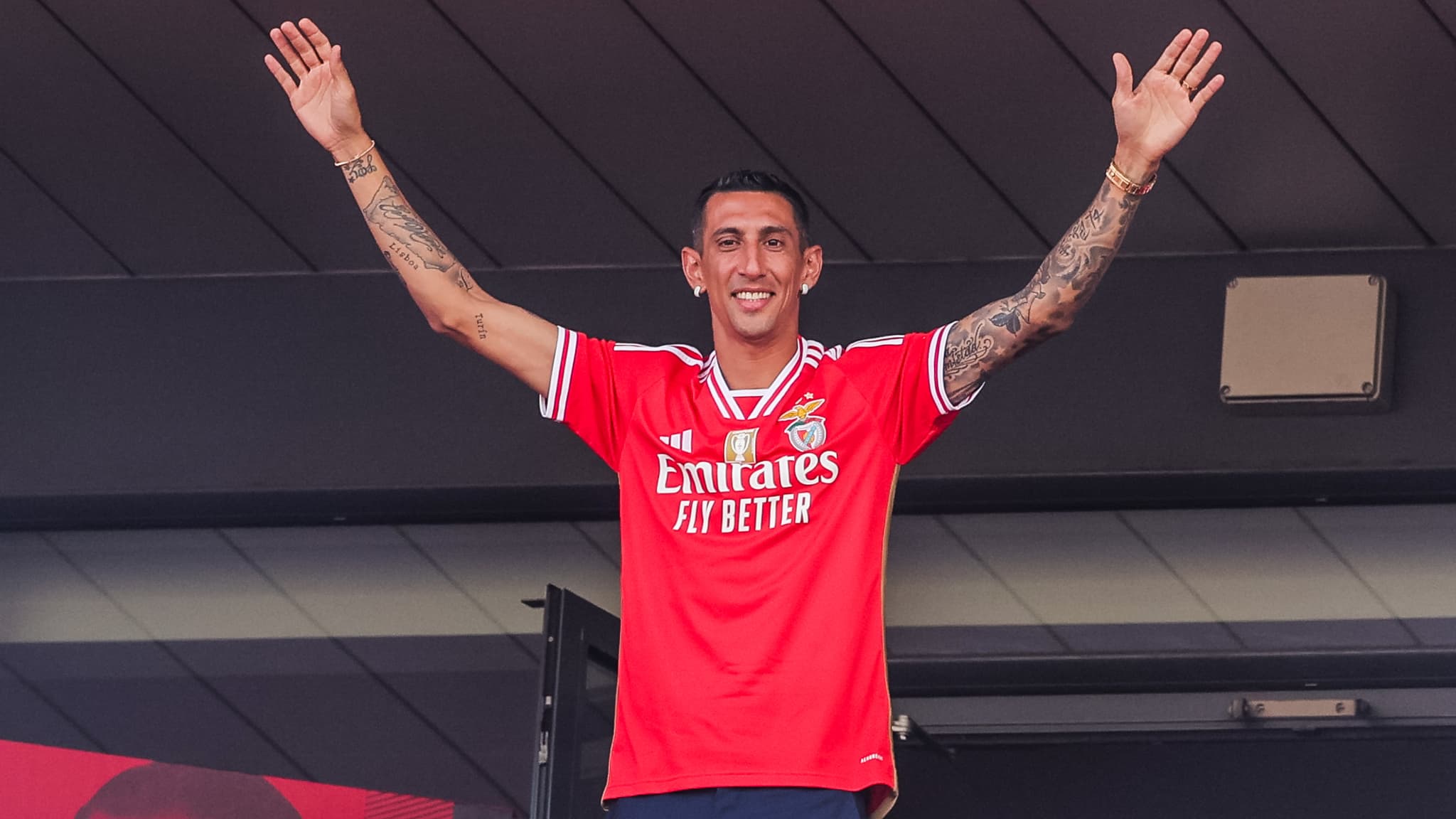 Benfica Le Superbe Accueil Des Supporters Pour Le Retour D Angel Di Maria