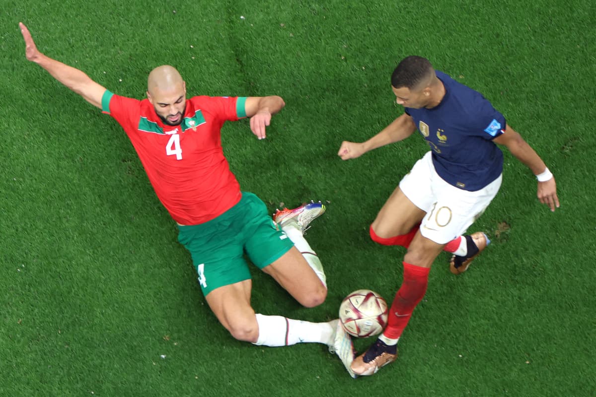 France Maroc Amrabat Aurait Il D Prendre Un Carton Rouge Pour Son