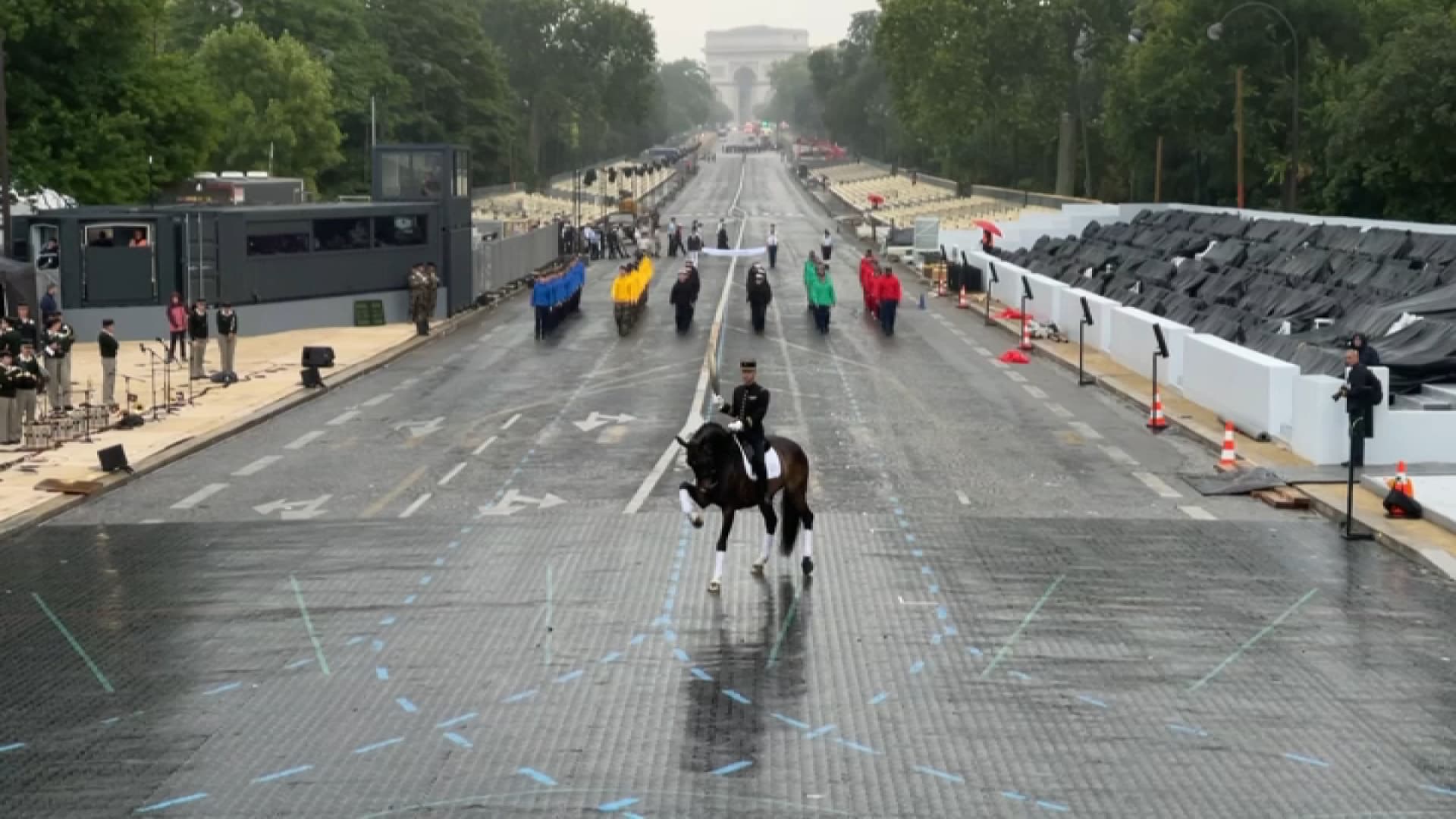 Juillet Paris Les Images De La Derni Re R P Tition Du D Fil