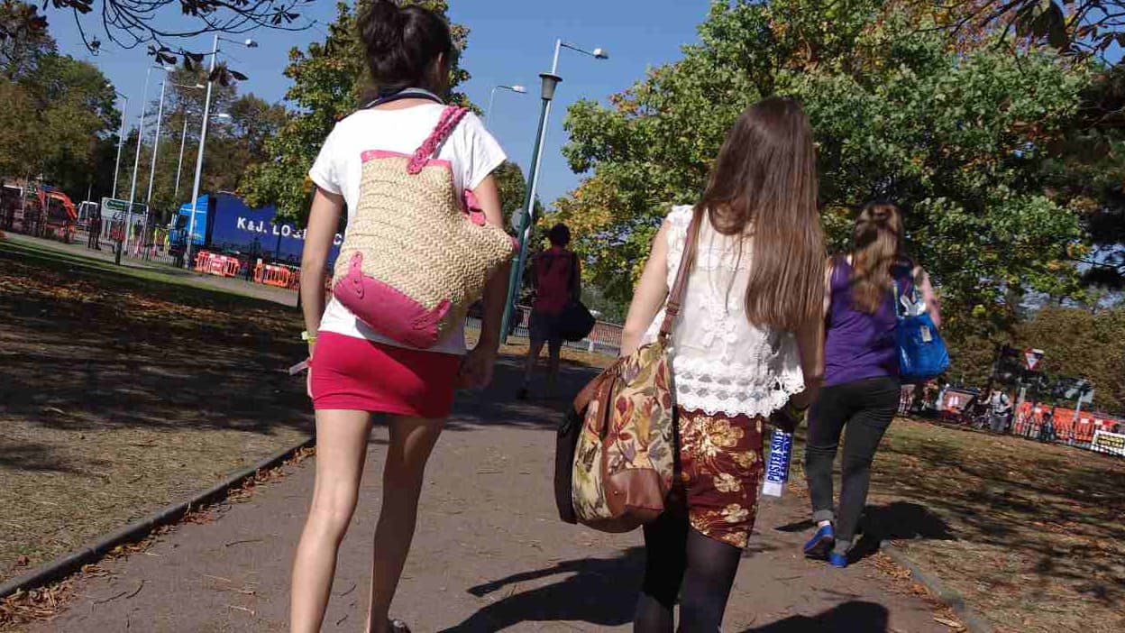 Lyon Interpell En Train De Filmer Sous Les Jupes Des Femmes