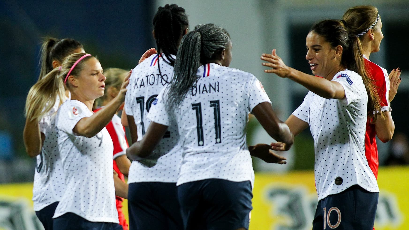 Qualifications Euro Les Bleues S Imposent Sans Trembler En Serbie