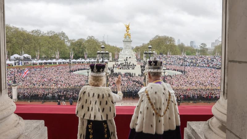 Ce quont vu Charles et Camilla lors du salut à Buckingham Palace une