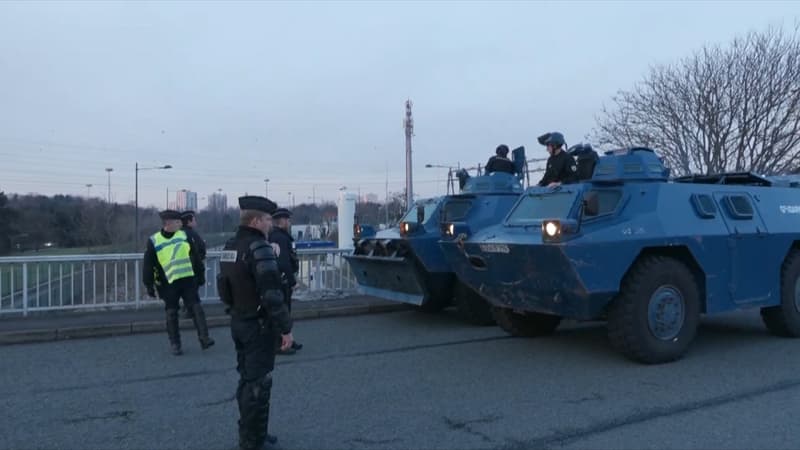 Blocage Des Agriculteurs Les Images Des V Hicules Blind S D Ploy S