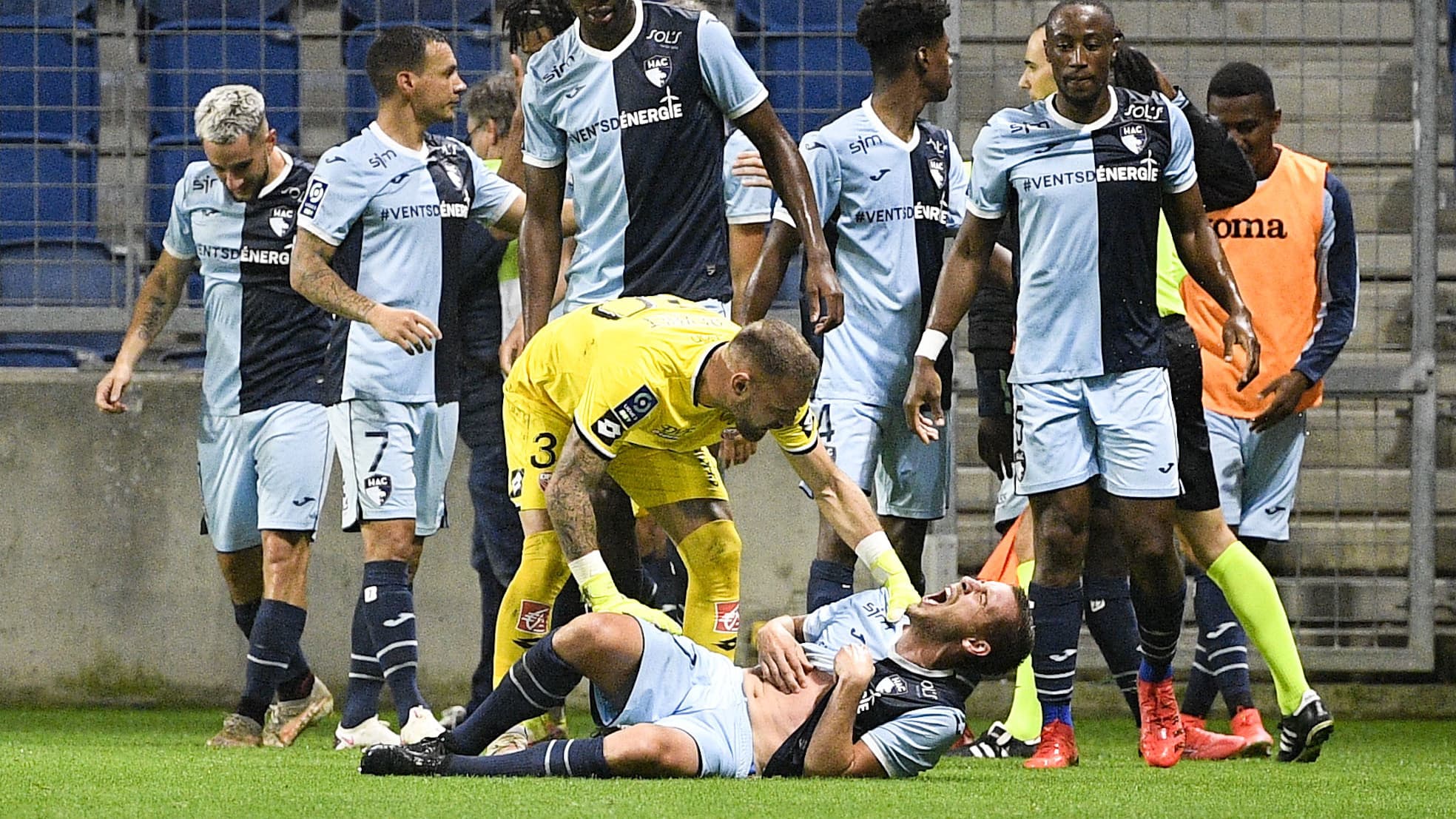 Ligue Un Projectile Lanc Sur Un Joueur Du Havre Deux Supporters