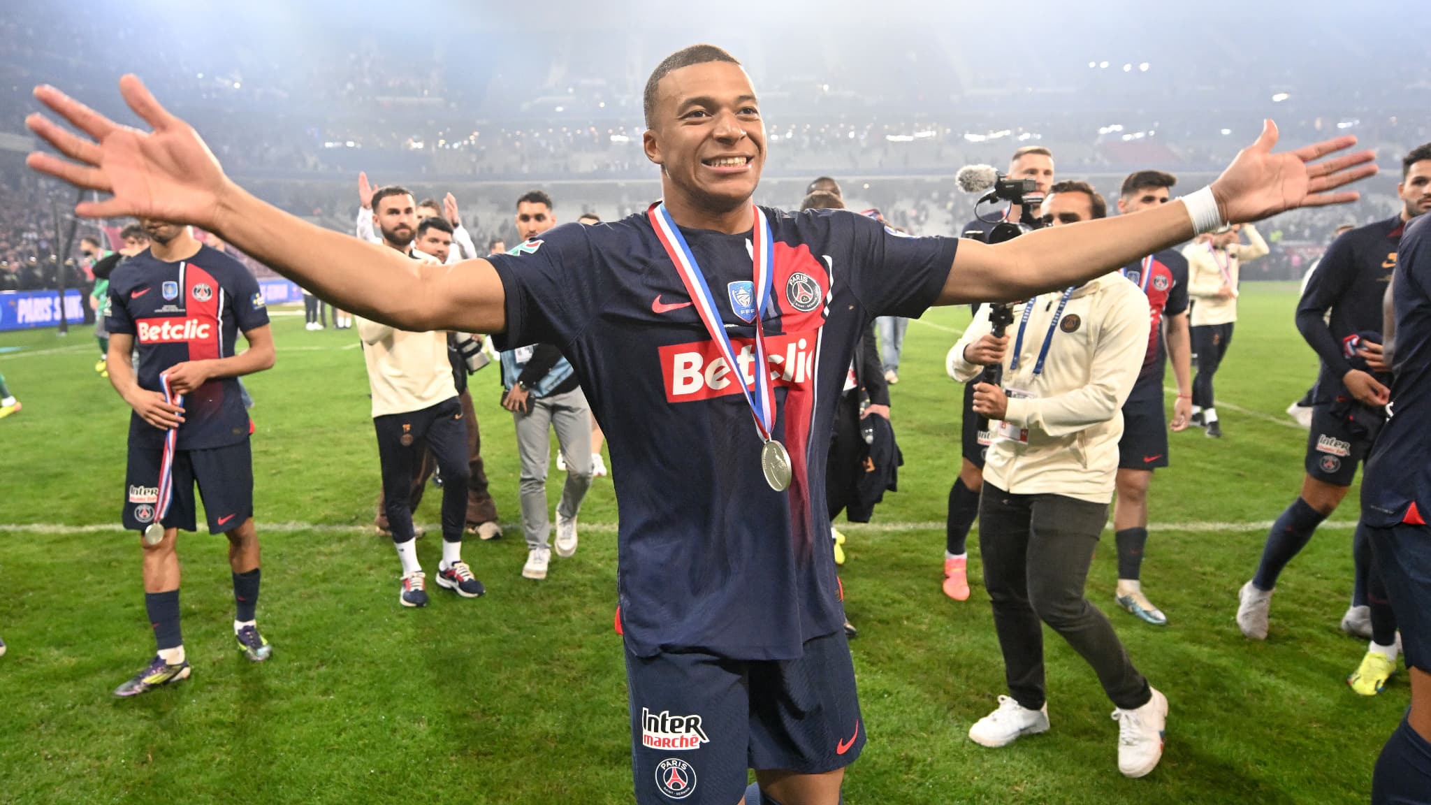 Je ne revivrai ça nulle part ailleurs l émotion de Mbappé après son