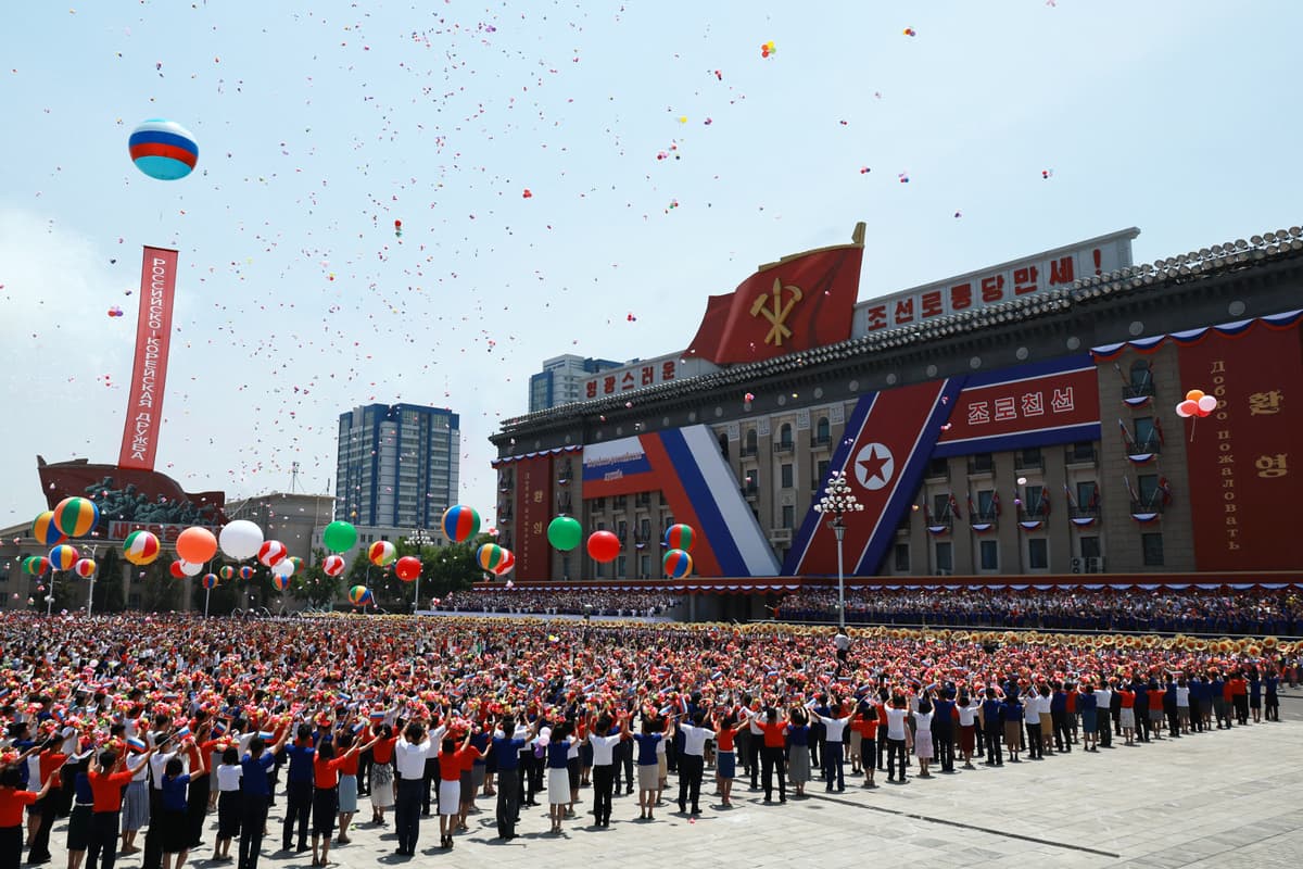 Les Images Grandiloquentes De La Rencontre Entre Kim Jong Un Et