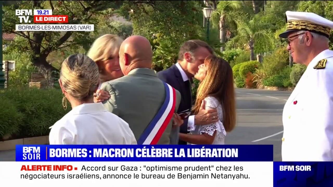 Emmanuel Macron Et Brigitte Macron Arriv S Bormes Les Mimosas Pour