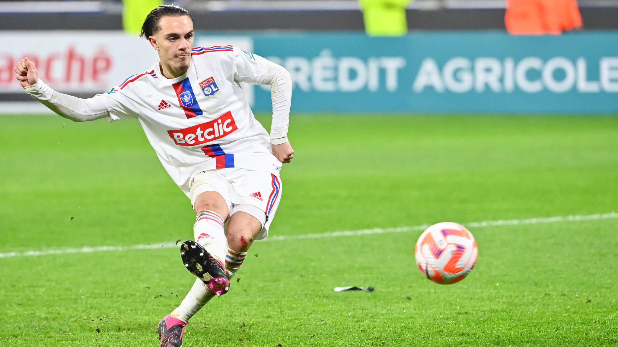 Ol Quatre Semaines D Arr T Pour Caqueret Victime D Une Fracture De La