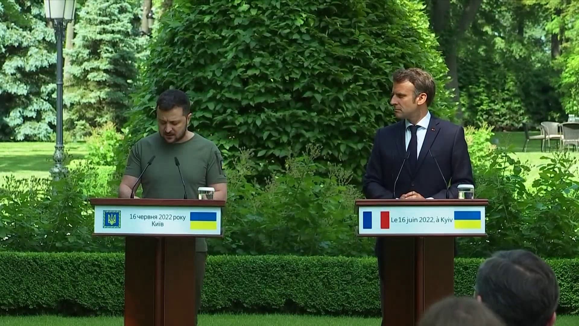 Macron Zelensky la France va fournir six canons Caesar supplémentaires