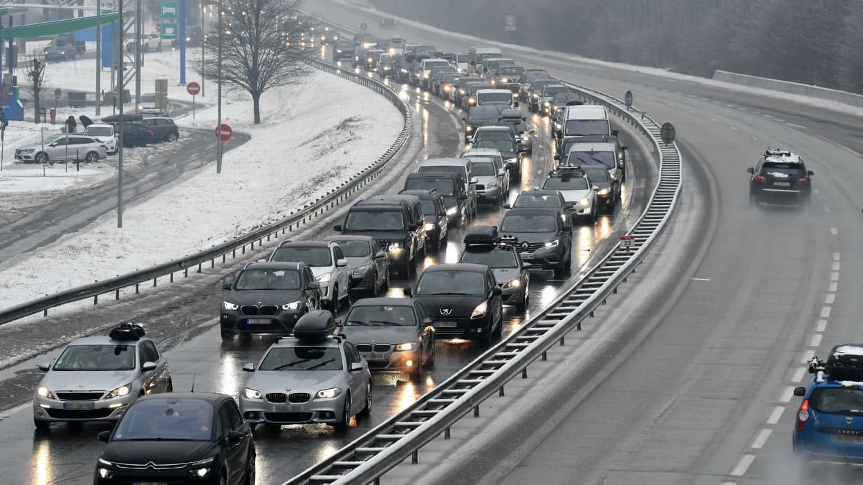 Vacances scolaires samedi noir sur les routes de Rhône Alpes dense en