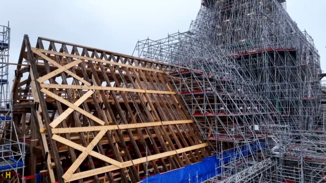 Les images aériennes du toit de Notre Dame en travaux un an avant sa