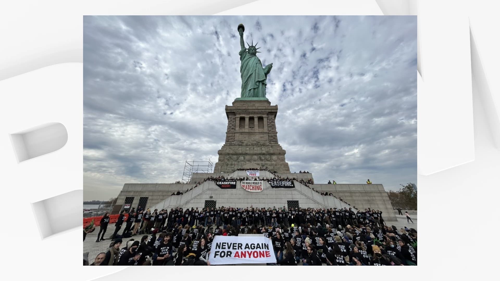 Pas En Notre Nom Des Militants Juifs Occupent La Statue De La