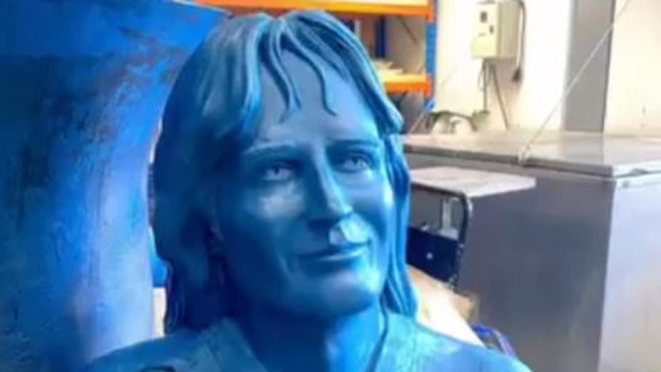 OM à quoi va ressembler la statue de Bernard Tapie Les premières