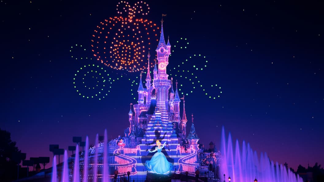 500 Drones L Incroyable Nouvelle Parade Nocturne De Disneyland Paris