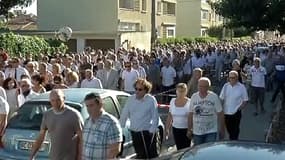 2.000 personnes ont manifesté, lundi à 18 heures, dans les rues de Marignane.