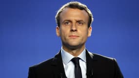 Emmanuel Macron souhaite "rassembler les Français" plutôt que la "gauche ou la droite", a-t-il déclaré lors de l'officialisation de sa candidature à l'élection présidentielle. 