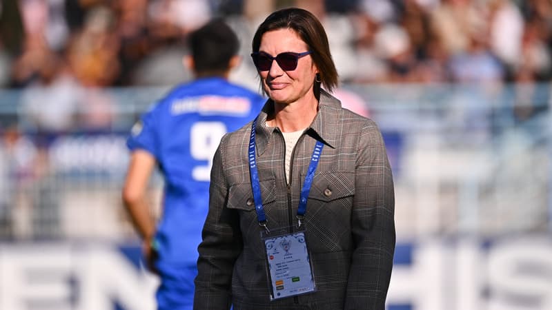 Corinne Diacre pendant un match de football en novembre 2024