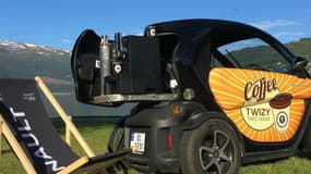Le quadricycle électrique de Renault, ici décliné en machine à café ambulante, est au coeur de la communication de la marque française en Norvège.