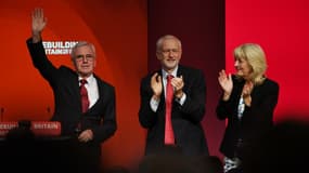 Le chancelier de l'Échiquier du cabinet fantôme John McDonnell et Jeremy Corbyn au Congrès du Parti travailliste à Liverpool, le 24 septembre 2018.
