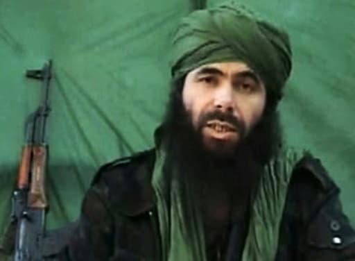 Le leader d'Al Qaïda au Maghreb islamique (AQMI), l'Algérien Abdelmalek Droukdal dans un lieu non identifié, le 26 juillet 2010 Le leader d'Al Qaïda au Maghreb islamique (AQMI), l'Algérien Abdelmalek Droukdal dans un lieu non identifié, le 26 juillet 2010