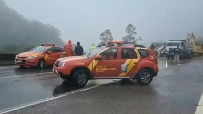 Les secours brésiliens, dans l'État de Santa Catarina, où les pluies ont provoqué d'importantes inondations
