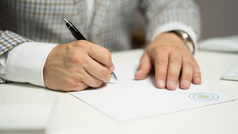 Le contrat d'assurance ne peut pas exclure l'installation d'assainissement de l'habitation. 