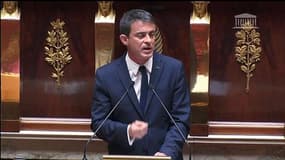 Motion de censure: "Vous êtes au côté des conservateurs", dit Valls aux députés Front de gauche