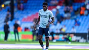 Thomas Partey à l'échauffement avant le match d'Arsenal, le 5 août 2022
