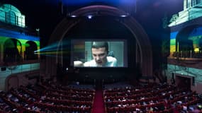 2.500 fans étaient réunis au Grand Rex à Paris ce mardi 18 novembre pour découvrir le premier épisode de la dernière saison de "Stranger Things".