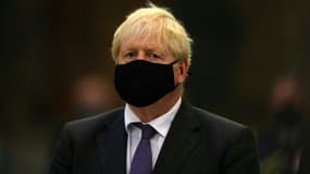 Le Premier ministre britannique Boris Johnson, portant un masque lors de l'anniversaire des 80 ans de la bataille d'Angleterre, à Westminster Abbey, dans le centre de Londres, le 20 septembre 2020 