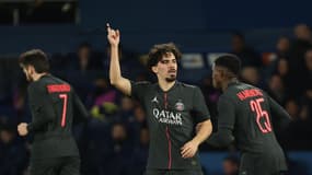 Le Portugais Vitinha célèbre un but avec le PSG en Ligue des champions, le 26 novembre 2025