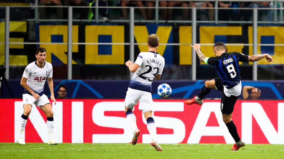 Mauro Icardi marque d'une sublime volée contre Tottenham avec l'Inter en Ligue des champions en 2018 Mauro Icardi marque d'une sublime volée contre Tottenham avec l'Inter en Ligue des champions en 2018
