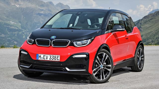 Nouveau design extérieur, puissance légèrement à la hausse, BMW veut jouer de son identité sportive pour relancer la carrière de sa citadine électrique. Voici la i3s.