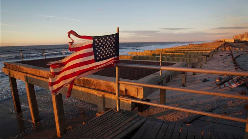 Le front de mer dévasté de Rockaway, dans le quartier du Queens, à New York. Le bilan des victimes de la tempête Sandy qui a balayé la côte nord-est des Etats-Unis en début de semaine a été revu en hausse à 82 morts jeudi par les autorités américaines. /P