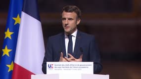 Emmanuel Macron à Versailles lors d'une conférence de presse après un sommet européen le 11 mars 2022