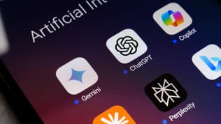 Des applications d'IA sur un smartphone.