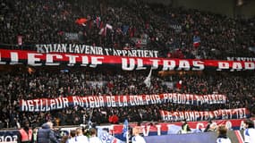 Des banderoles des supporters ultras du PSG pour Mbappé, à Paris le 28 décembre 2022