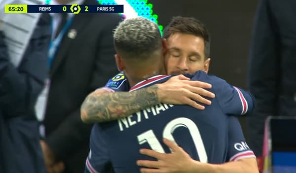 Le câlin entre Messi et Neymar