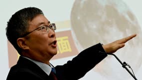 Li Xanhua, spécialiste chinois lors d'une conférence consacrée à l'analyse de l'échantillon du sol lunaire prélevé par la Chine en 2020. 