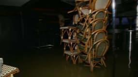 À Paris, la terrasse de ce restaurant est totalement sous les eaux