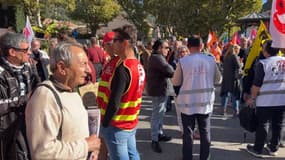 Environ 200 personnes se sont rassemblées ce vendredi 13 octobre au matin sur la place du général de Gaulle à Digne-les-Bains.