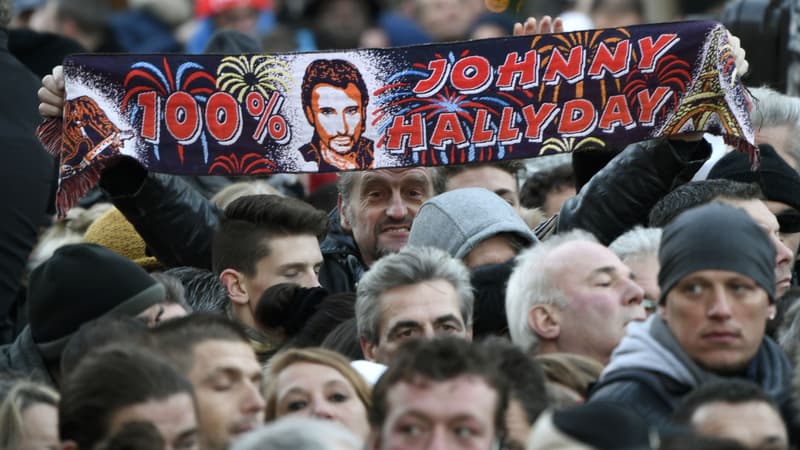Les fans de Johnny Hallyday lors de l'hommage populaire à Paris, le 9 décembre 2017